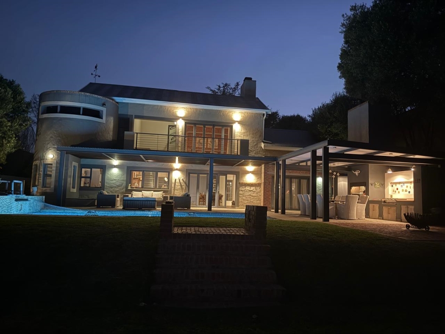 5 Bedroom Property for Sale in The Coves North West